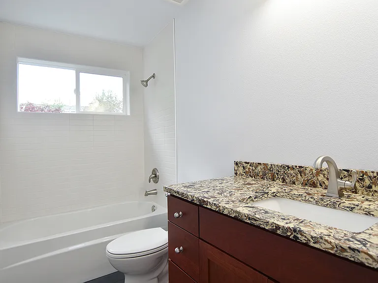 713B 27th Ave — Photo 13