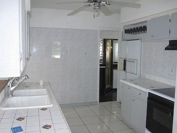 4th image of 521 NE 171st St
