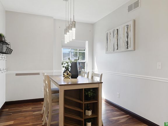 5th image of 4130 W Huntington Ave