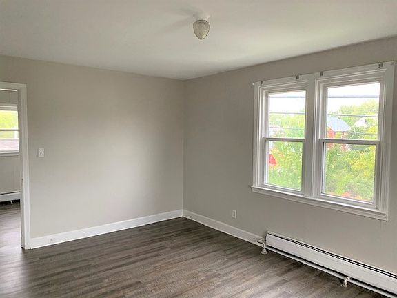 3rd image of 697 Englewood Ave APT D