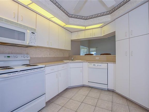 5th image of 804 Montrose Dr Unit 204