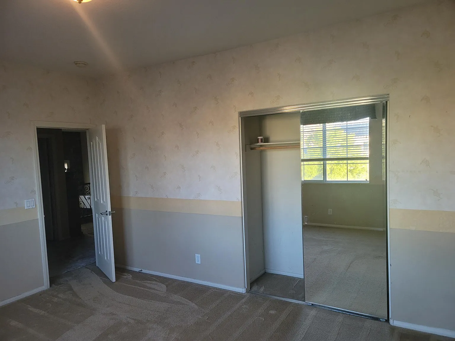 5 bed, 3134 sqft, $685 — Photo 3
