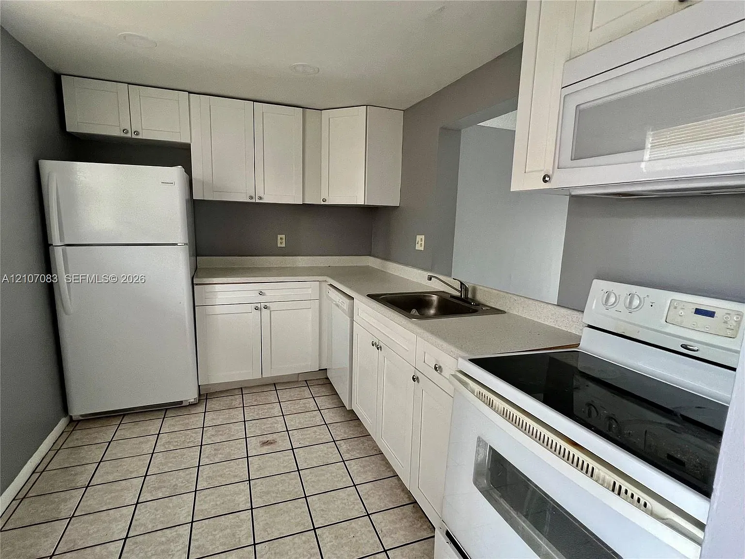 Brookfield Square Condo — Photo 2
