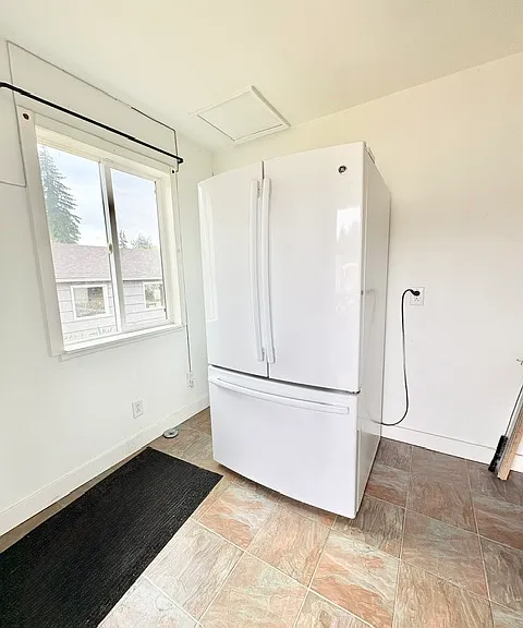 3012 Hollywood Ave NE — Photo 8