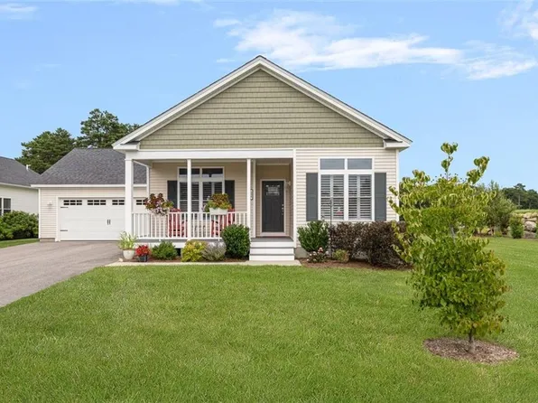 156 Driver Ln, South Kingstown, RI 02879