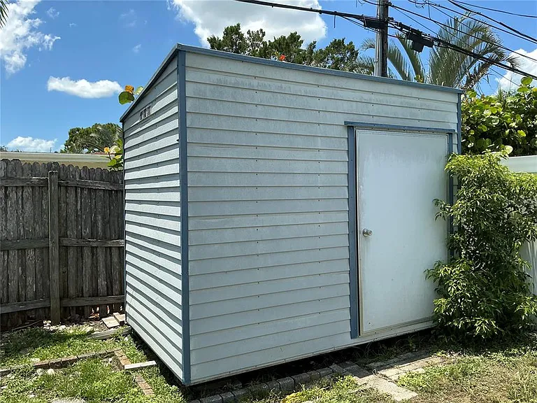 10888 Temple Ave — Photo 17