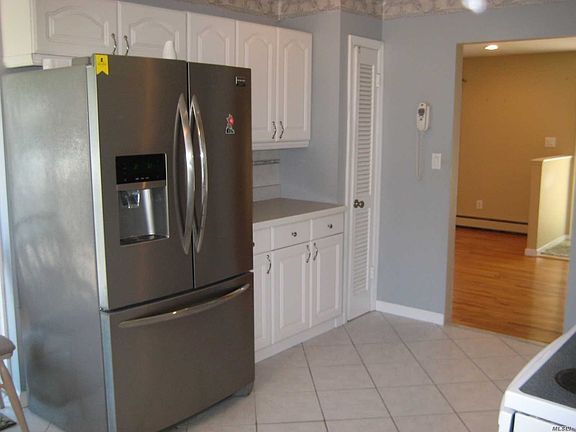 4th image of 12 Ellen Dr
