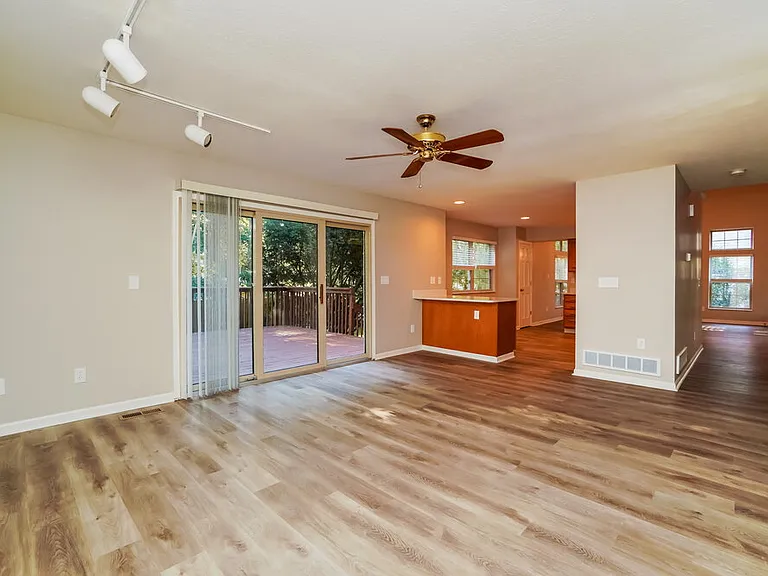 1635 Saffron Dr — Photo 9