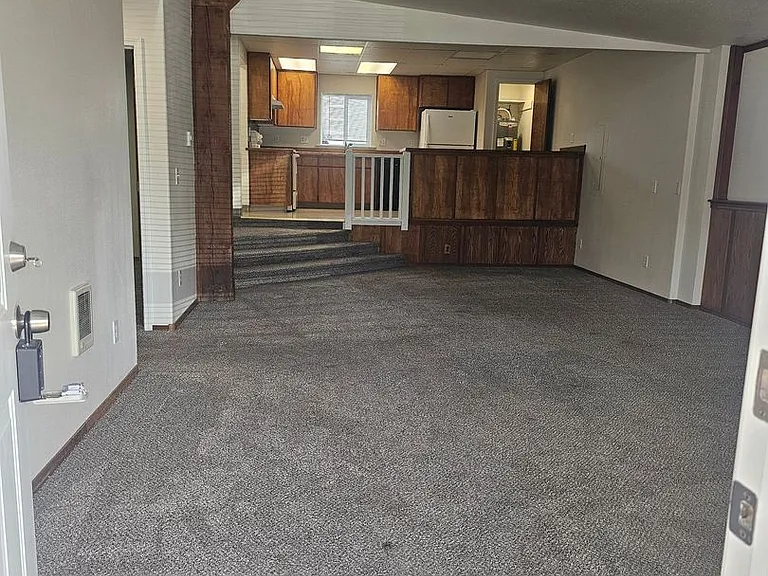 300 2nd Ave — Photo 3
