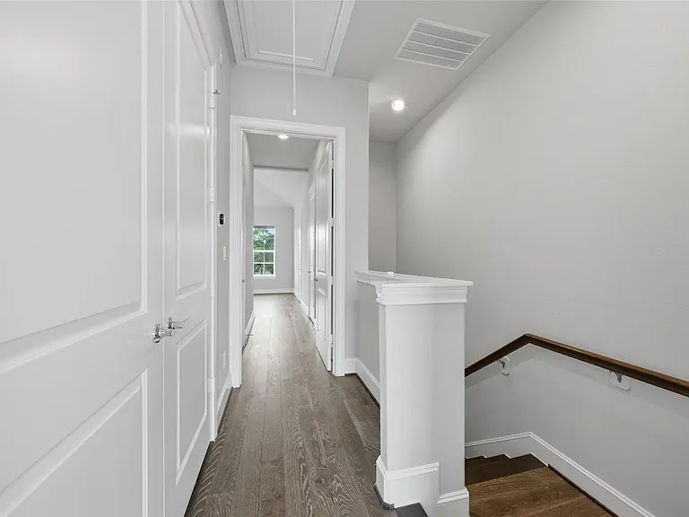 8612 Emnora Ln — Photo 23