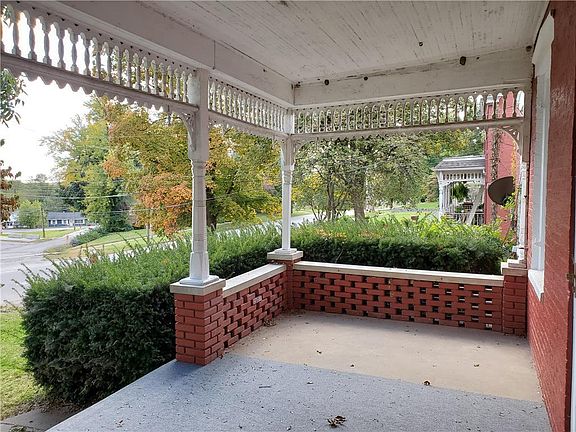 3rd image of 802 Highland Ave