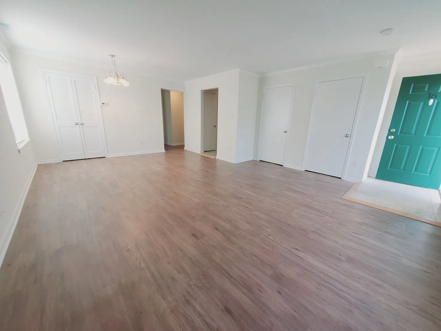 2 bed, 1.0 bath, 900 sqft, $2,400 — Photo 2
