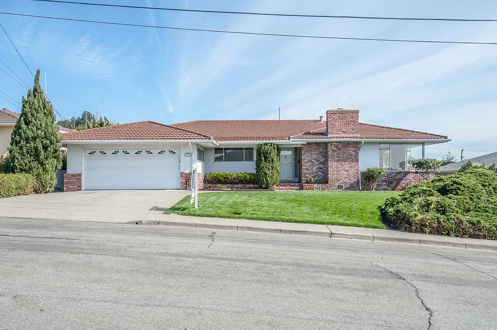 2472 Harborview Dr photo 1