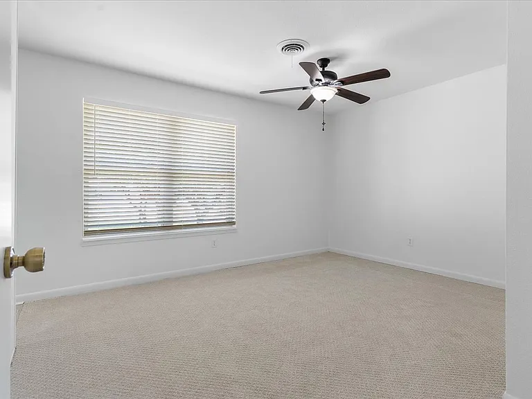 2809 Olympia Dr — Photo 2
