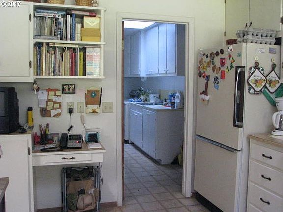 4th image of 42166 Vista Dr