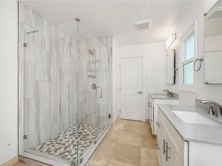 915 Miramar St — Photo 11