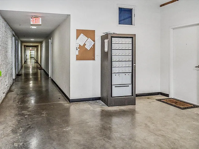 585 S Upper St #114 — Photo 16