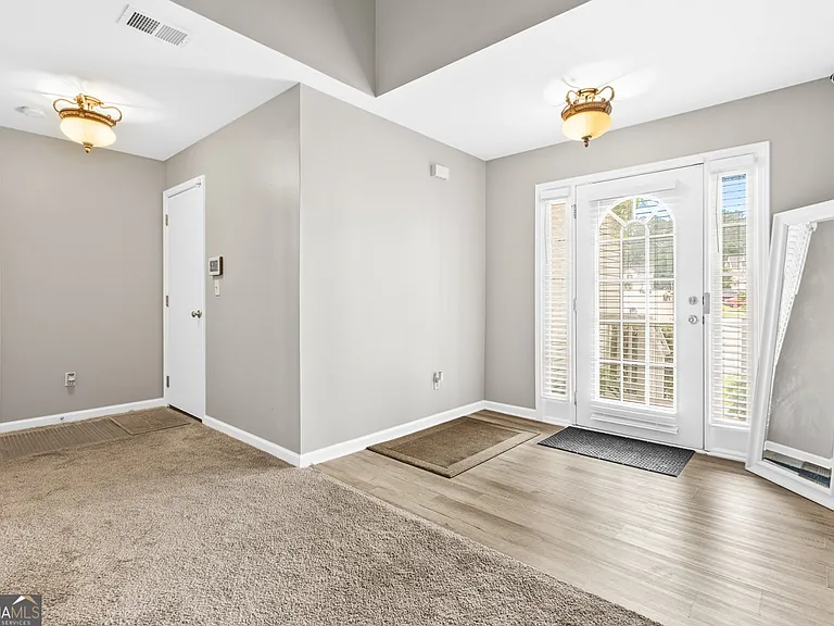 7155 Laurel Creek Dr — Photo 2