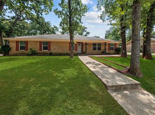 205 W Ash Ln, Euless, TX 76039
