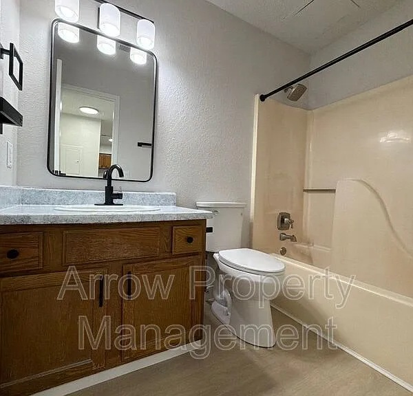 515 W Saunders Ave #13 — Photo 3