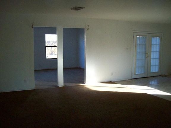2nd image of 2139 Sunbend Fls