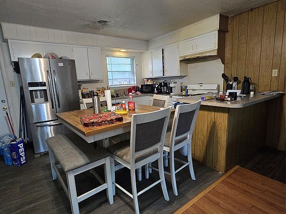 5th image of 2251 Cambridge Dr