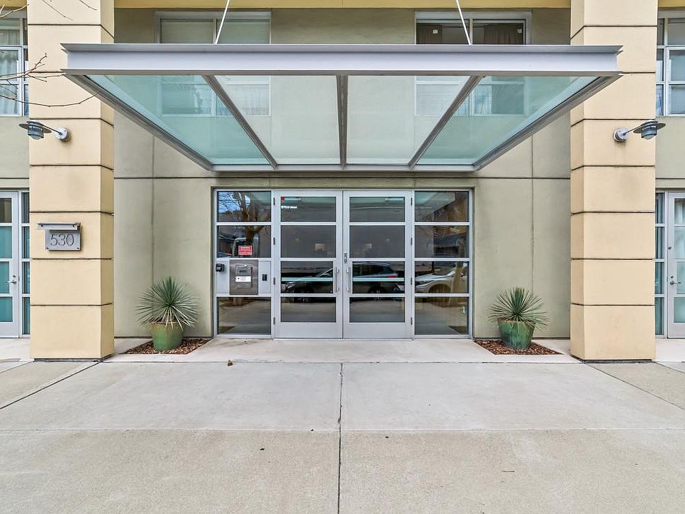 530 Chestnut Street Building Entrance
