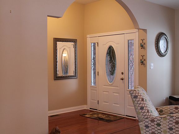 3rd image of 141 Fernwood Dr
