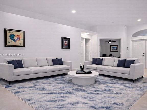 2nd image of 3744 Oak Ridge Cir