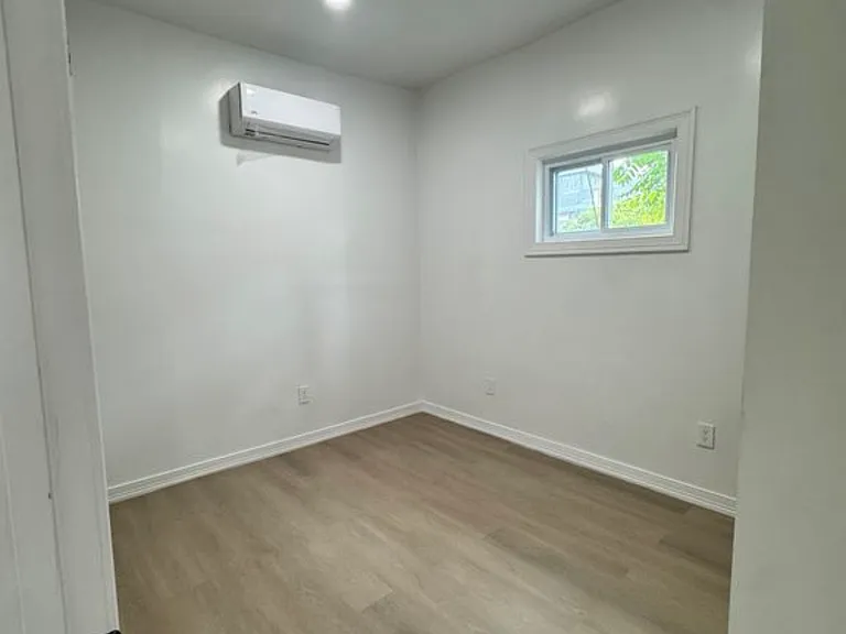 35 Bowers St #3 — Photo 12