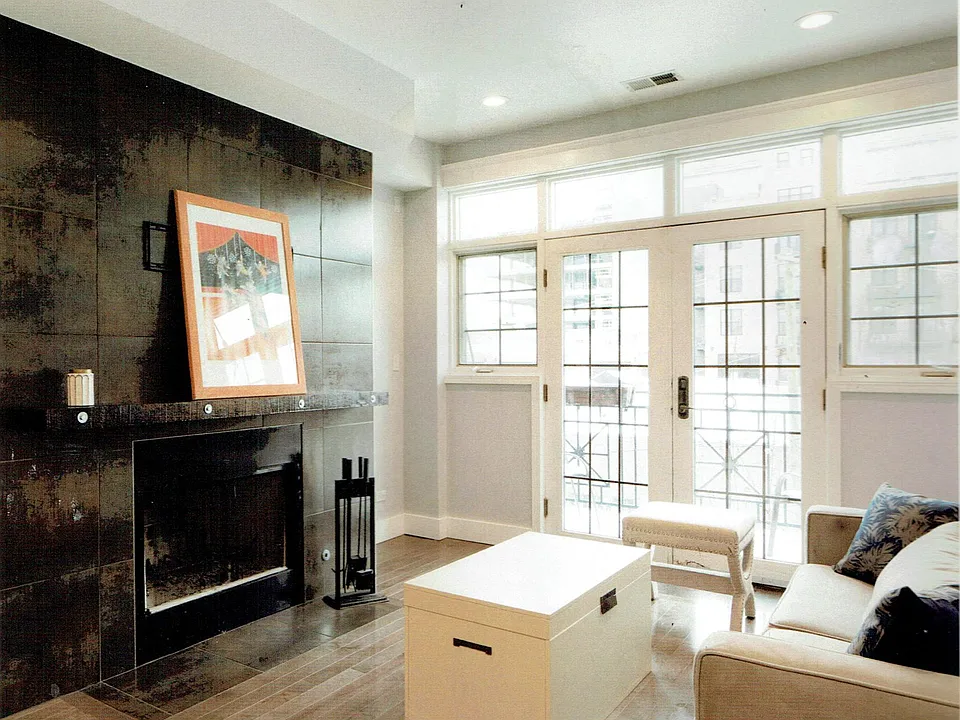 1048 W Fulton Market #3