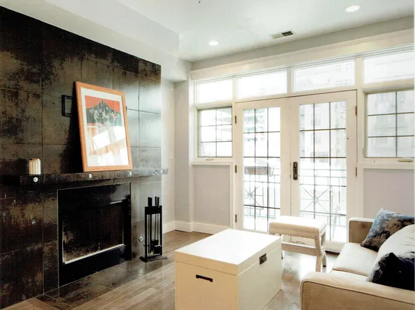 1048 W Fulton Market APT 3, Chicago, IL 60607