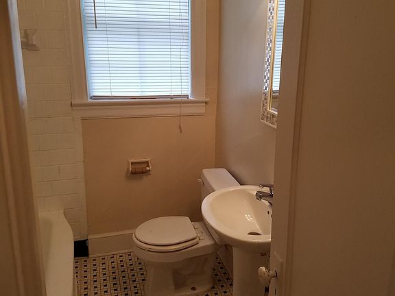 4th image of 1025 Glen Grattan Dr