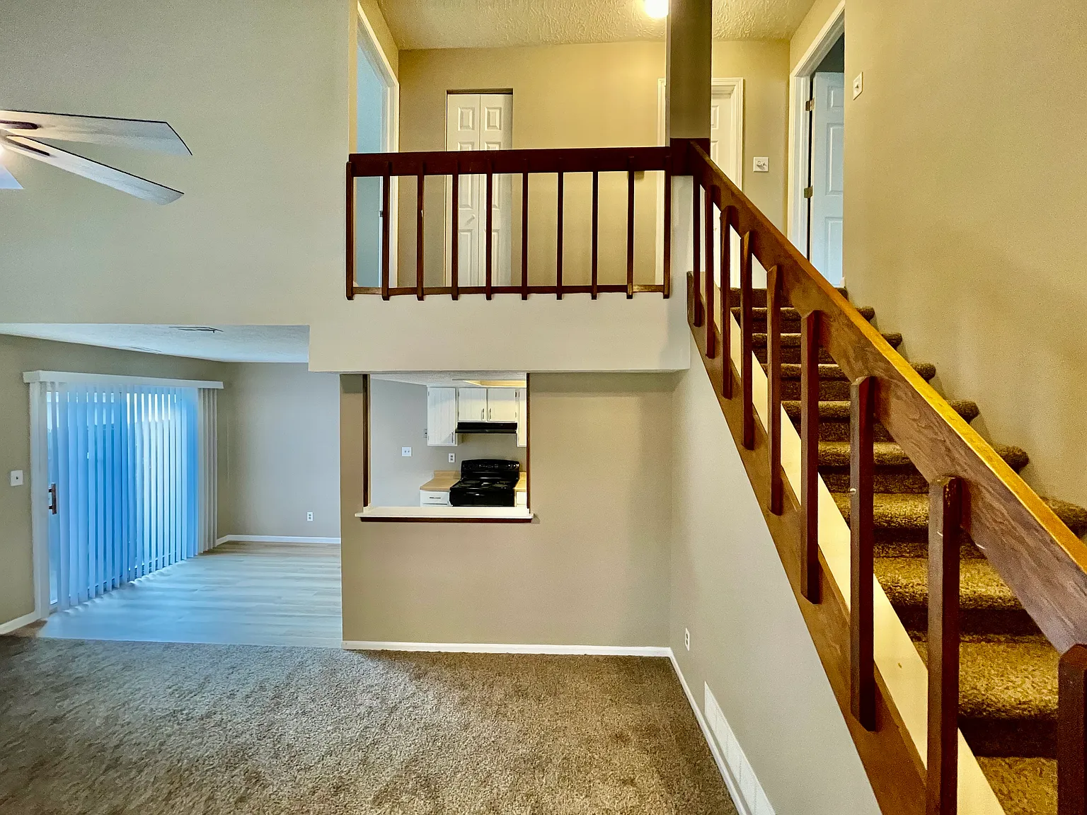 2 bed, 1.5 bath, 965 sqft, $1,245 — Photo 2