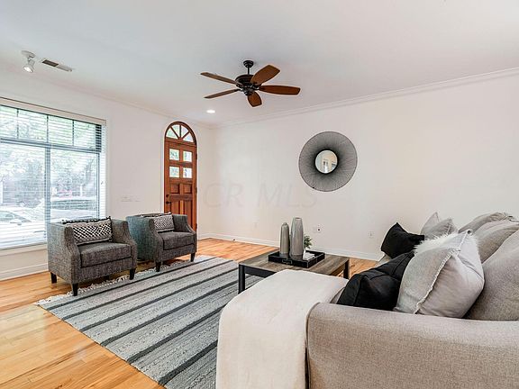 4th image of 255 Daniel Burnham Sq #Townhouse 255
