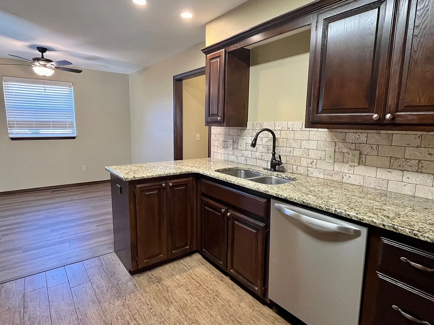 Beutiful 2 Bed 2 Bath Home in Downtown Edmond — Photo 4