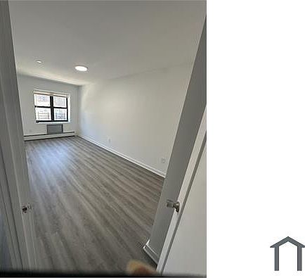 3rd image of 1547 Leland Ave #2B