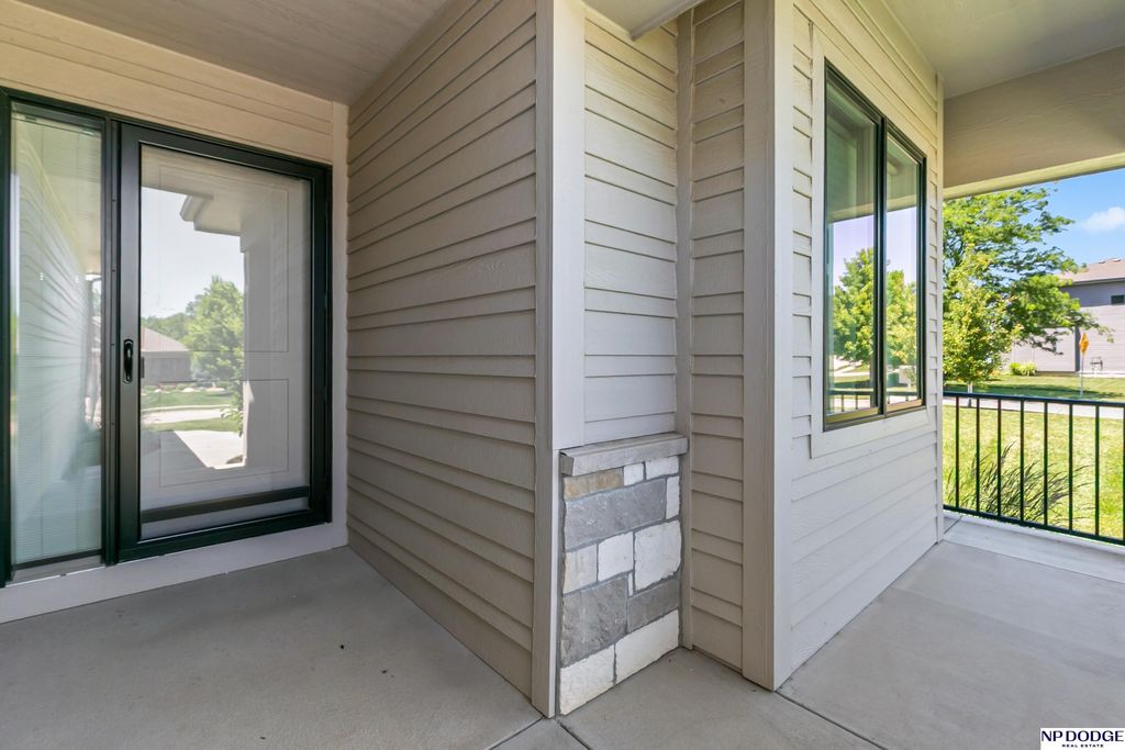 1404 S 200th Avenue Cir, Omaha, NE - View 5
