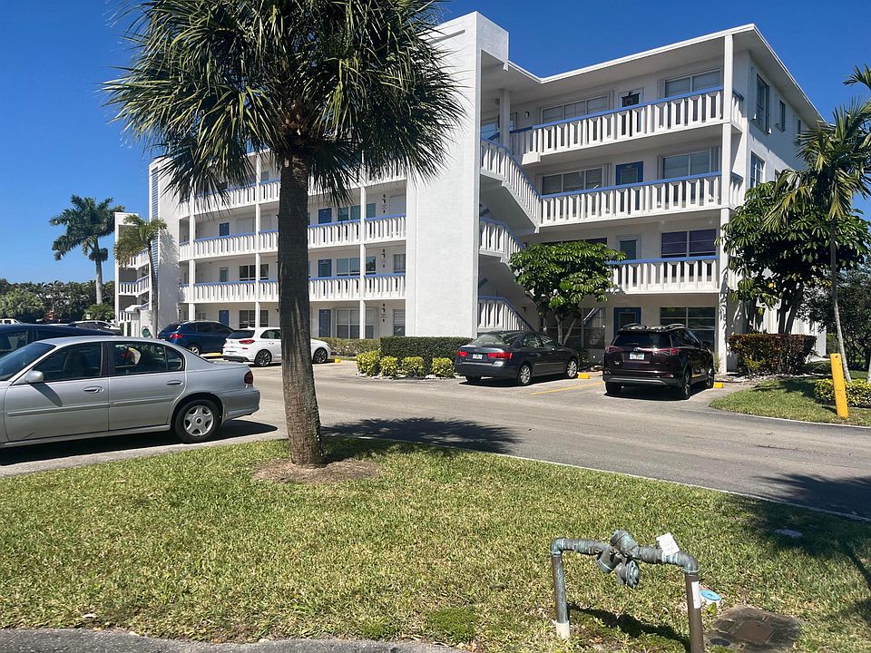 1st image of 212 Greenbrier A