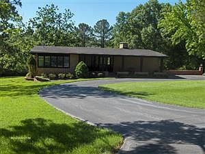 2nd image of 1520 Indian Hill Ln