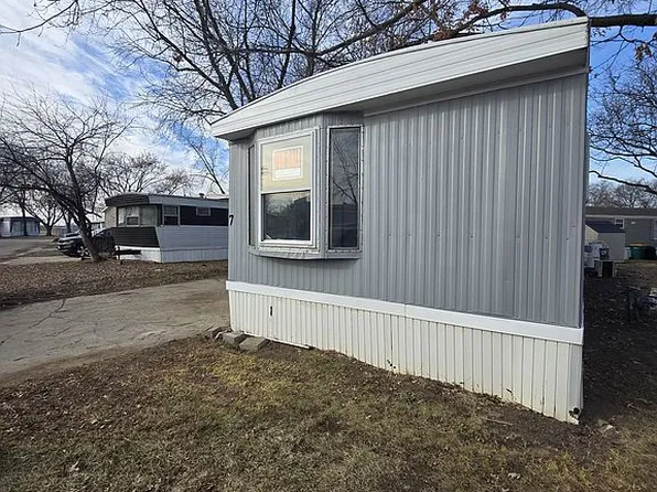 7 Hawthorne Dr, Diamond, IL 60416