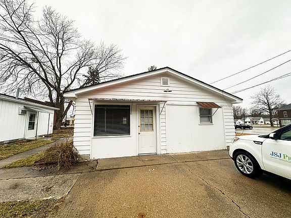 2nd image of 229 E Lincoln St #80