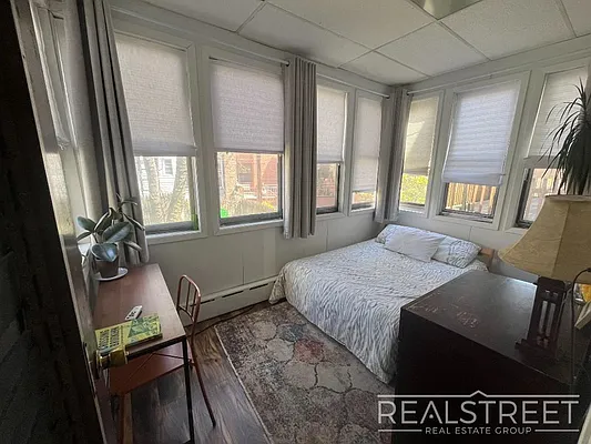 Rented by Real Street Inc | media 6