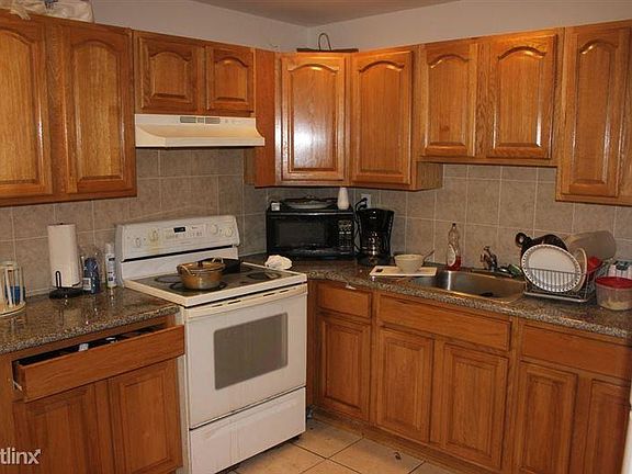 5th image of 1917 N Darien St