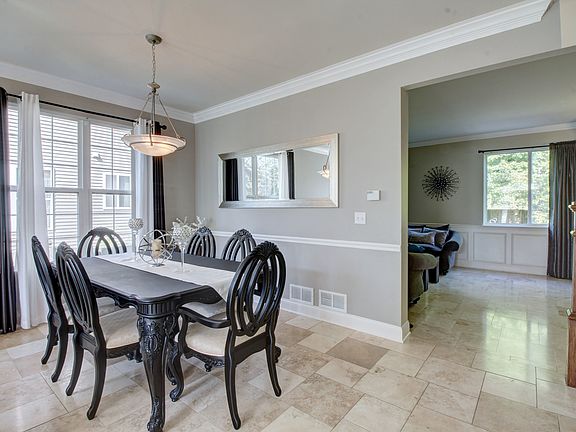 3rd image of 175 Silbury Dr