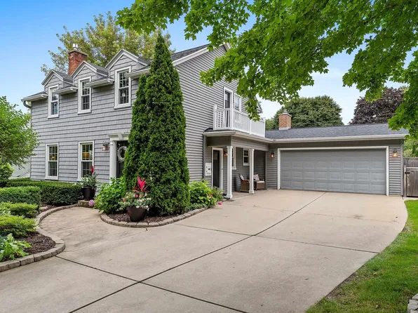 254 Warren Ct, Green Bay, WI 54301