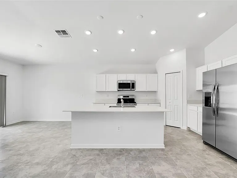243 Hayley St — Photo 7
