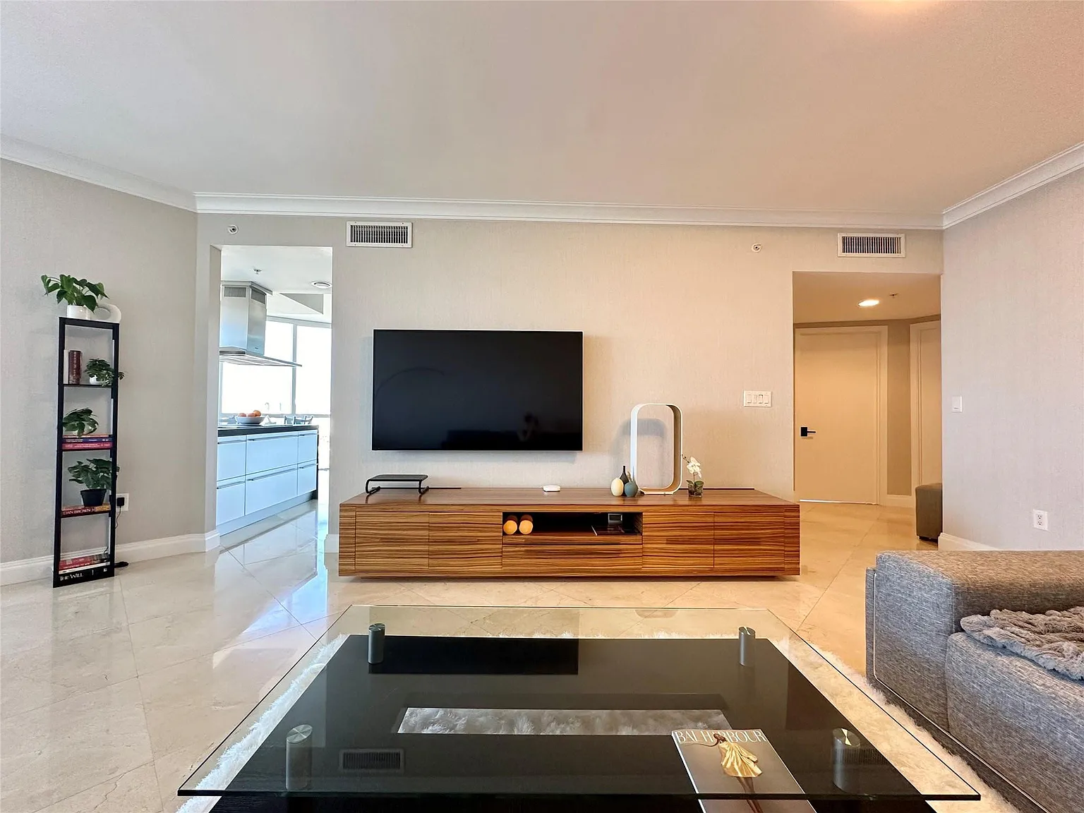 2 bed, 2.5 bath, 1649 sqft, $7,250 — Photo 2