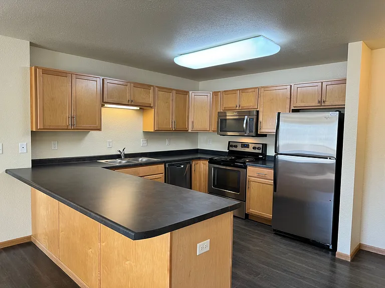 West Lake II Apartments — Photo 13