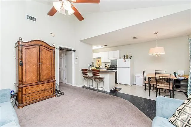 1 bed, 1.0 bath, 650 sqft, $900 — Photo 3
